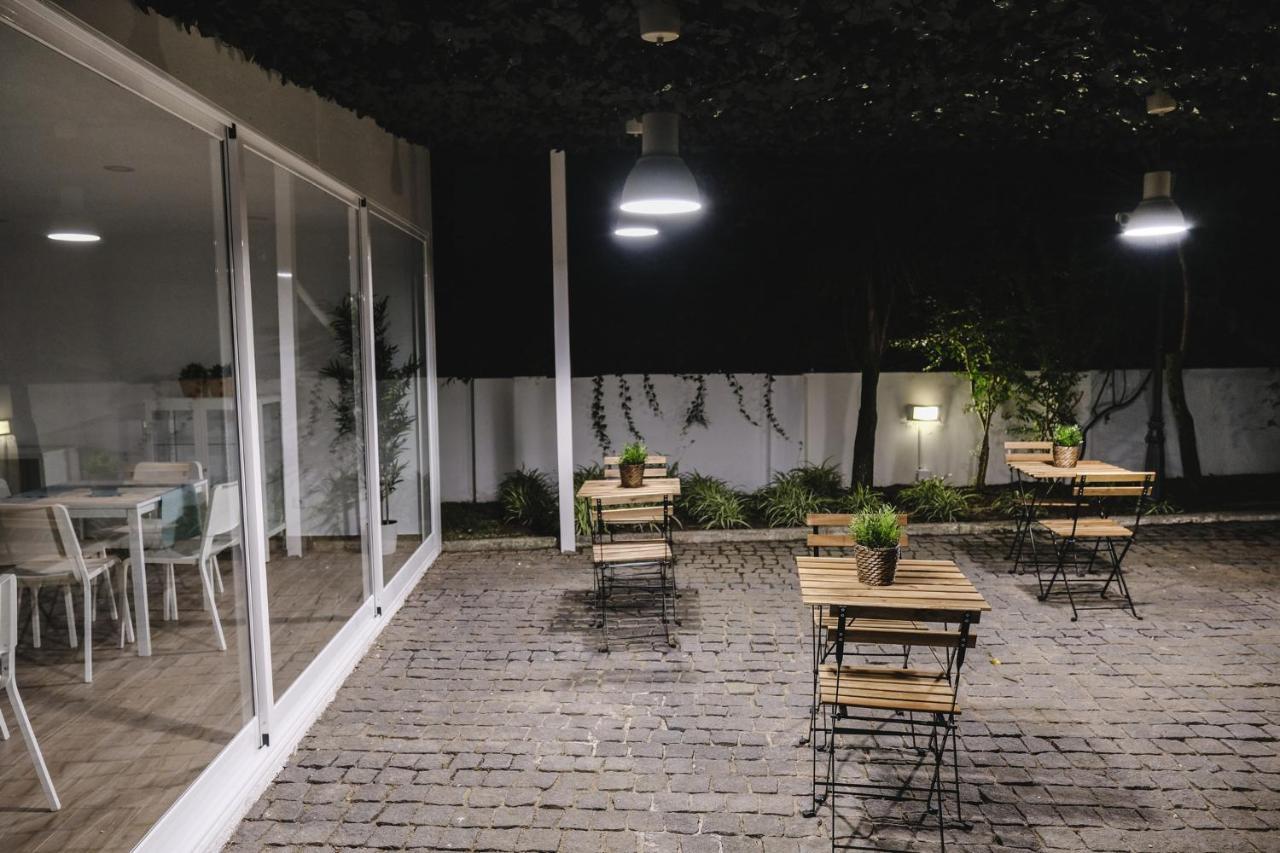 4U Lisbon VI Guesthouse Airport Buitenkant foto
