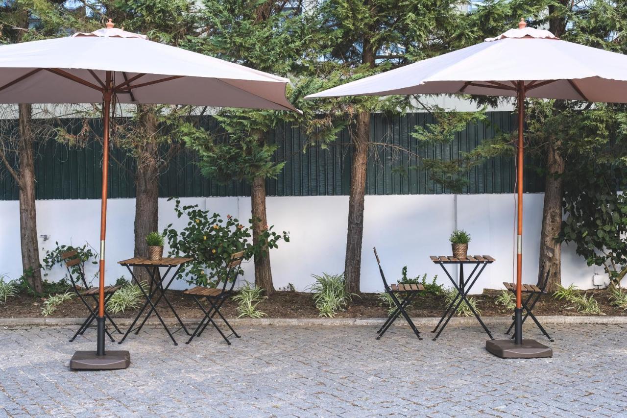 4U Lisbon VI Guesthouse Airport Buitenkant foto